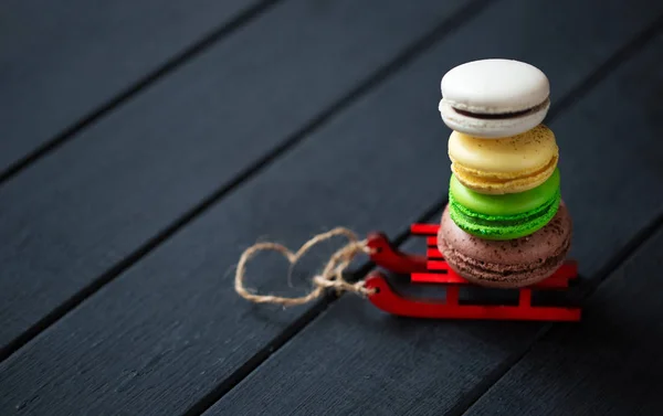 Kerstdecoratie met macarons — Stockfoto