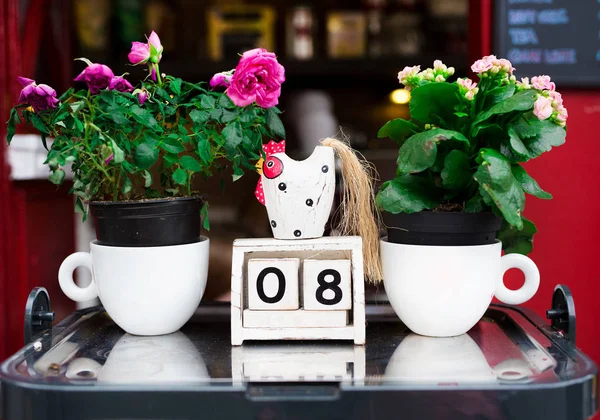 Fiori e caffè del mattino — Foto Stock