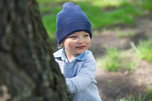 Smiling Curly Baby Blue Hat Plays Park — Stock Photo, Image