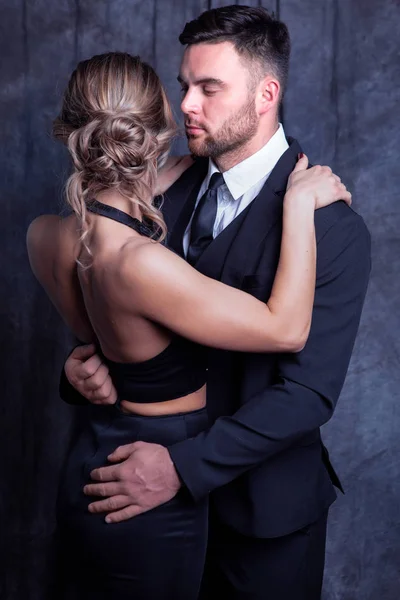 Elegant Young Man Woman Tenderly Embrace Each Other Fit Passion — ストック写真