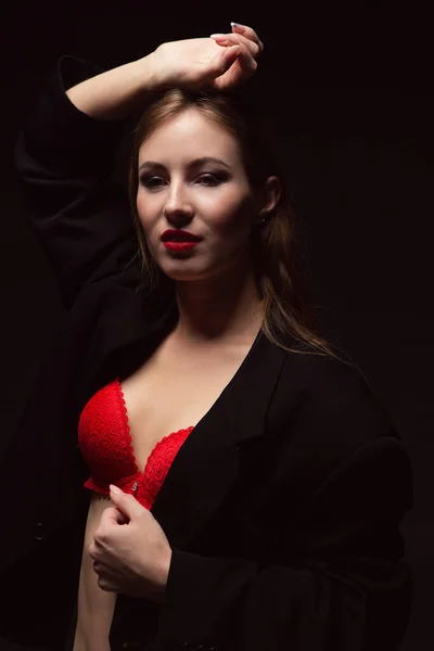 Dramatisch Portret Van Een Mooie Vrouw Sexy Ondergoed Een Donkere — Stockfoto