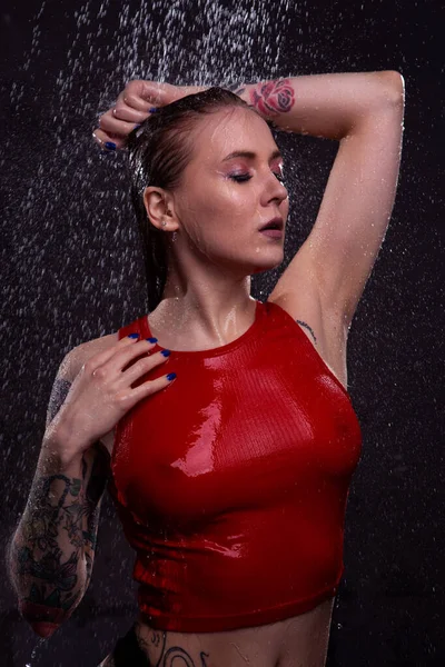 Portrait Sexy Girl Beautiful Big Breasts Wet Red Shirt Taking — Stock Photo, Image