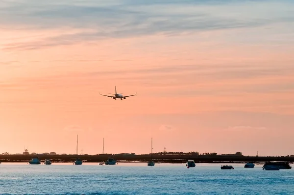 Plane Flies Airport River City Faro Portugal Silhouettes Airplanes Airport — Stock Photo, Image