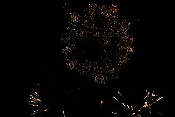 Tisztelgés Fekete Előtt Fényes Villanások Üstökösök Hullócsillagok Sötétben — Stock Fotó