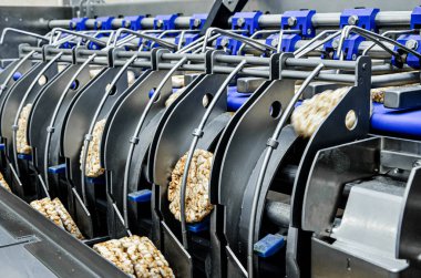 Kullanışlı tam tahıllı Çıtır Ekmek üretimi için taşıma bandı