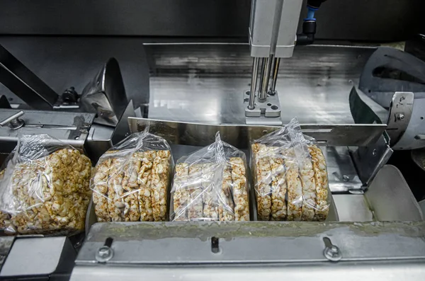 Conveyor Automatic Tape Production Useful Whole Grain Extruder Crispbread — Stock Photo, Image