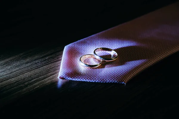 Wedding Rings Lie Pink Tie Wedding Accessory Dark Background — Stock Photo, Image