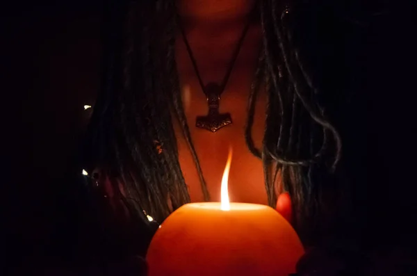 Girl Blue Dreadlocks Conjures Night Dark Room Candle Fire Cow — Stock Photo, Image