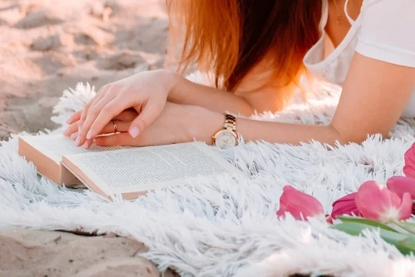 Beautiful Fair Haired Girl Lies Plaid Reads Book Romantic Breakfast — Stock Photo, Image