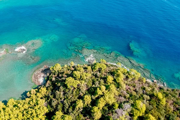 Eski Fazelis kasabası yakınlarındaki göl manzarası. Akdeniz kıyısındaki güzel park. Rezervin üst görüntüsü. Turistik eğlence ve Türkçe 'de en iyi yerler