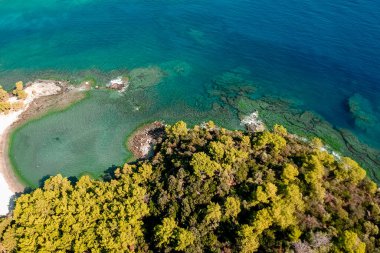 Eski Fazelis kasabası yakınlarındaki göl manzarası. Akdeniz kıyısındaki güzel park. Rezervin üst görüntüsü. Turistik eğlence ve Türkçe 'de en iyi yerler