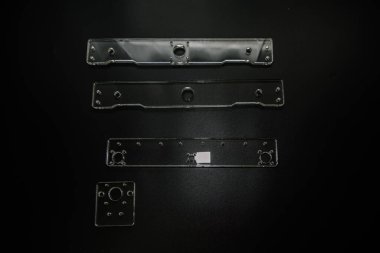 Cnc makinesi için pleksiglas parçalar. Akrilik biçimli makine parçaları, lazer kesme ve oyma.