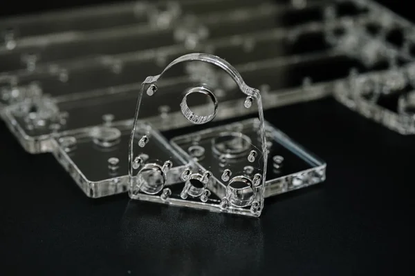 Cnc机器用的树脂零件 丙烯酸型机械零件 激光切割和雕刻 — 图库照片