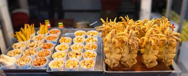 Lezzetli kızarmış deniz ürünleri