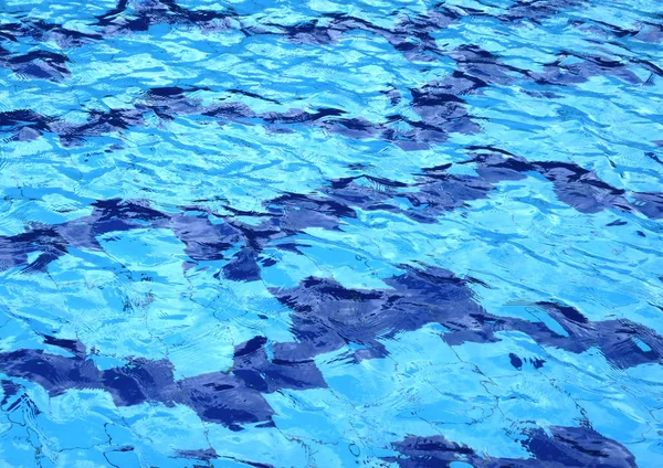 The water surface of the swimming pool turquoise color, illumina — 스톡 사진