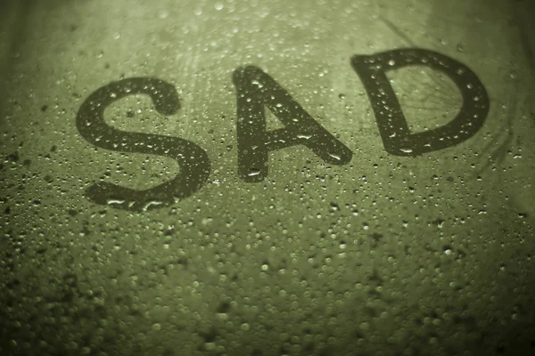 The inscription on the sweaty glass - love and red heart, background — Stock Photo, Image