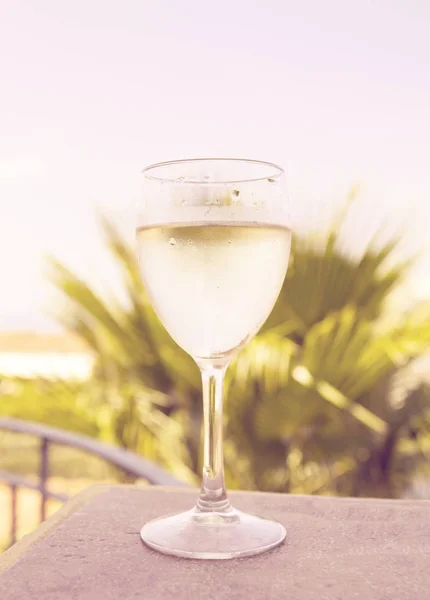 Glass of white wine over natural background — Stock Photo, Image