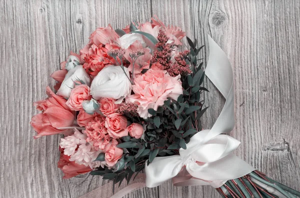 Valentine flowers on wooden background — Stock Photo, Image