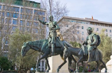 Don Kişot ve Sancho Panza bronz heykelleri