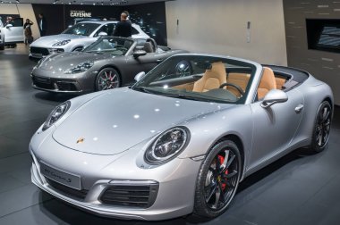 Porsche 911 Carrera S, 718 Porsche Boxster S ve Porsche Macan T