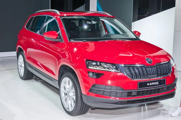 Kırmızı Skoda Karoq — Stok fotoğraf