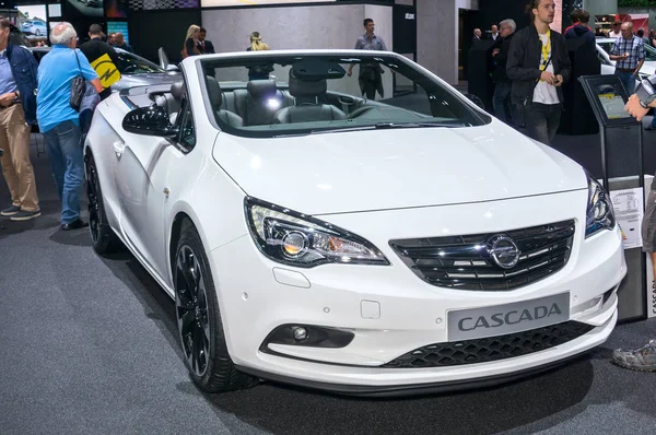 Nowy Opel Cascada — Zdjęcie stockowe