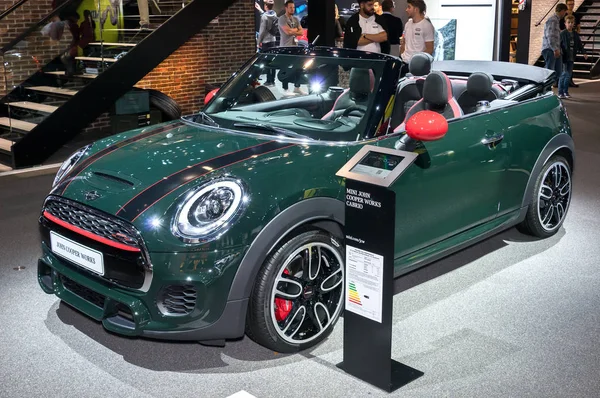 Mini John Cooper Cabrio çalışır — Stok fotoğraf