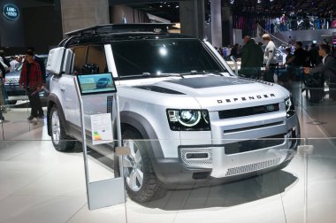 Land Rover Defender 110 eklenti hibrit