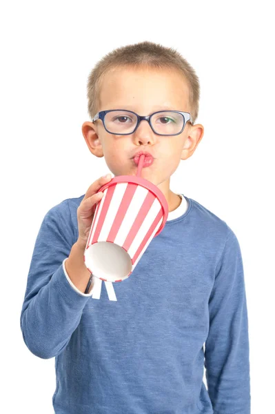 Niño bebiendo con paja — Foto de Stock