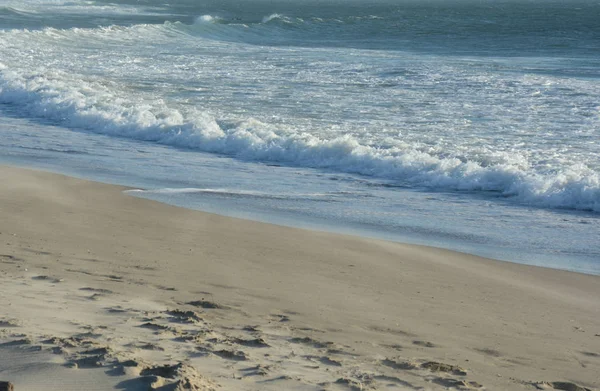 Zee voldoet aan de kust — Stockfoto