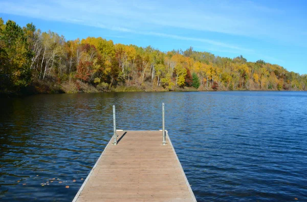Caduta al lago Pennington e Boat Dock Cuyuna Country State Recreation Area, Minnesota — Foto Stock