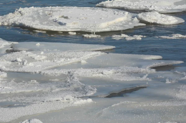 Mississippi River Ice Floes - Minnesota — Stok Foto