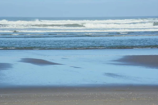 高潮在海滨海滩 夏末的景色在海滨海滩 俄勒冈州北部海岸线 — 图库照片