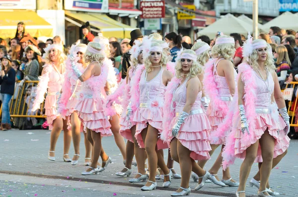 Détail du défilé des participants au Carnaval célébré dans les rues de la ville de Pontevedra en Galice (Espagne) ). — Photo