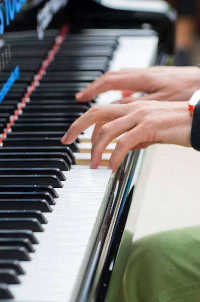 Male hands on a piano — Stock Photo, Image