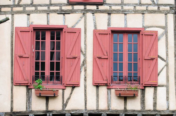 Fasad i den byn Mirepoix (Frankrike) — Stockfoto