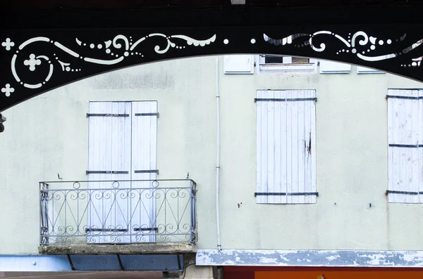 Fachada na aldeia de Mirepoix (França ) — Fotografia de Stock