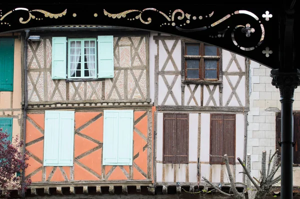 Fasader av Mirepoix (Frankrike) — Stockfoto