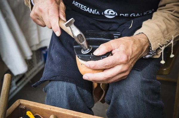 Shoemaker working in a fair — Stock Photo, Image