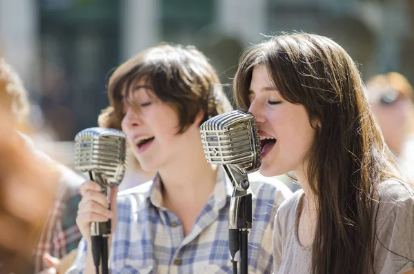 Musikalisk grupp i gatan — Stockfoto