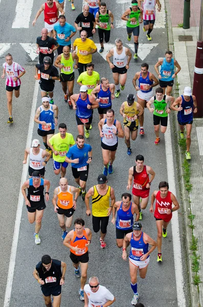 Detalhe dos participantes em uma corrida popular — Fotografia de Stock