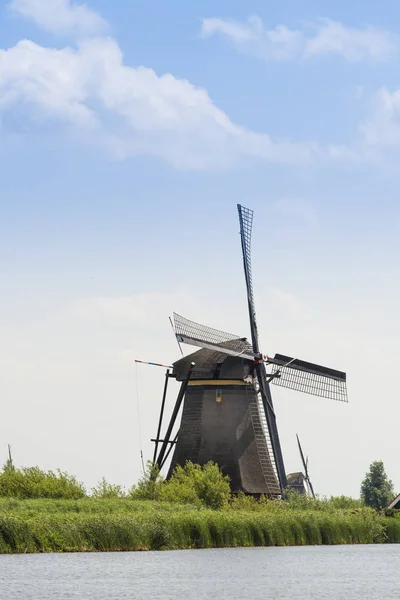 Moulins à vent traditionnels aux Pays-Bas — Photo