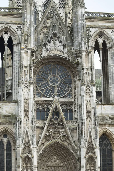 Gevel van de kathedraal van Niort (Frankrijk) — Stockfoto