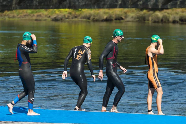 Yüzmeyi triathletes hazırlanan