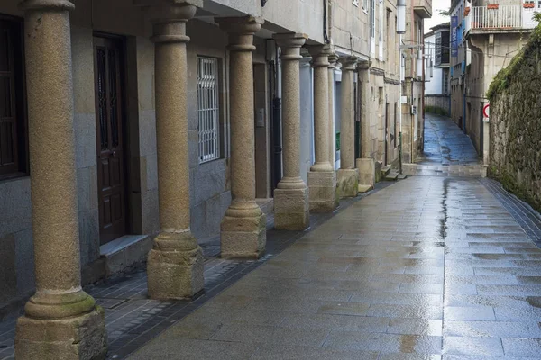 歴史的な都市の通りの 雨に濡れたポンテベドラ スペイン 2016 石の床 — ストック写真