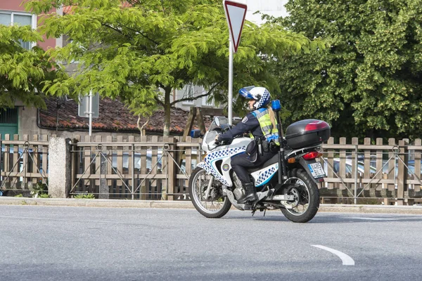 Pontevedra Espagne Juin 2017 Policier Local Moto Patrouille Dans Une — Photo