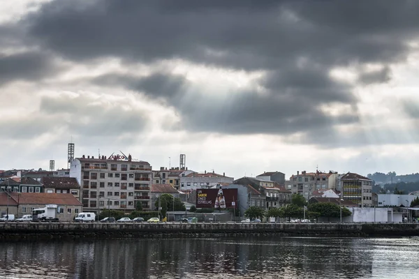 Pontevedra España Junio 2017 Sol Filtra Través Nubes Tormentosas Sobre —  Fotos de Stock