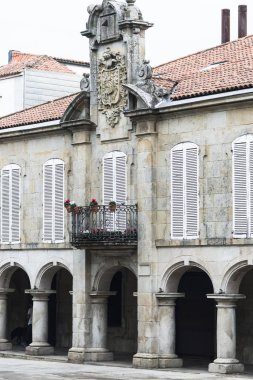 Galiçya 'nın Pontevedra kentinde (İspanya) Praza da Pedreira' daki Mugartegui Sarayı 'nın mimarisi eski kentine özgüdür..
