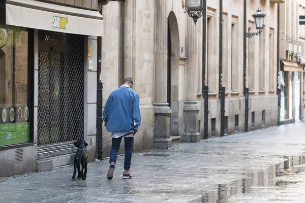 Salamanca Spanya Eylül 2017 Köpekli Bir Adam Tarihi Şehir Merkezinin — Stok fotoğraf