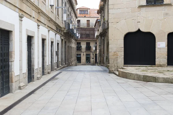 スペイン ポンテベドラ2017年9月9日 市内の歴史的中心部の石畳の通りの詳細 — ストック写真